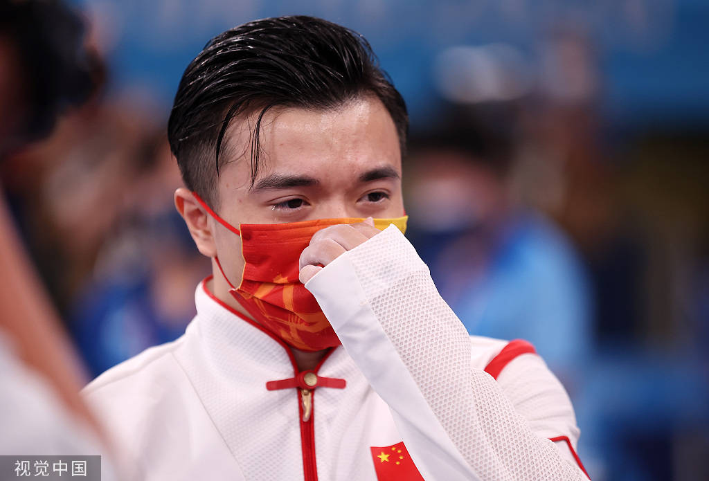 关键时刻抢射得分，激动全场观众