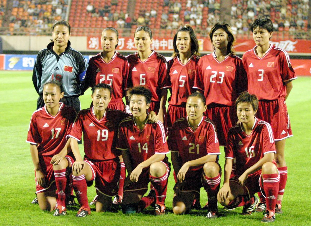 女足对决平分秋色，观众眼球不离