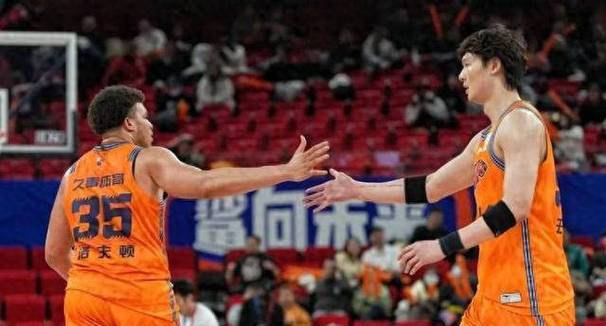 广东男篮在比赛中以大胜告终